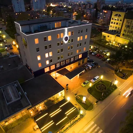 Paka Hotell